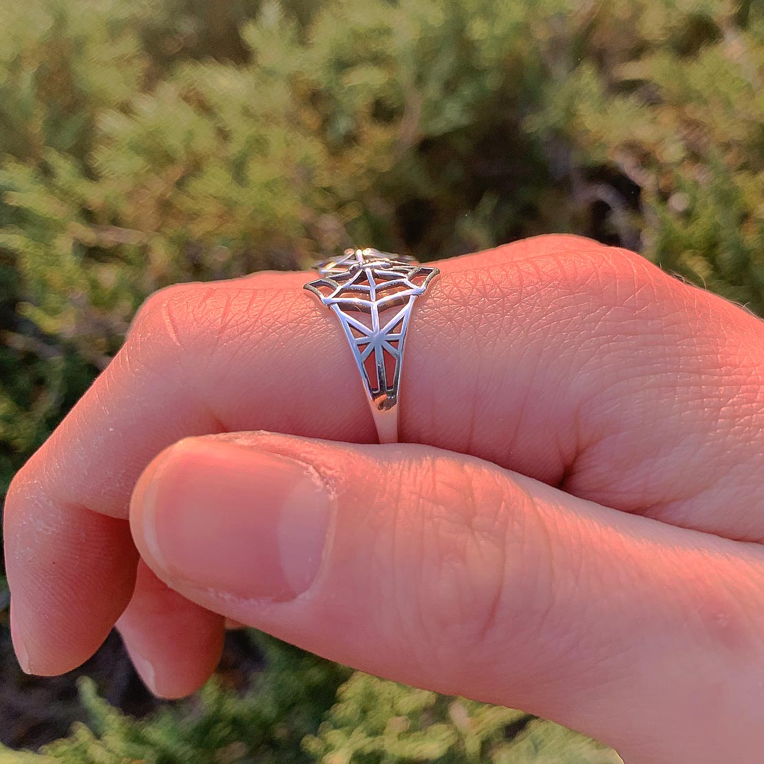 SILVER HIDDEN SPIDER WEB SIGNET