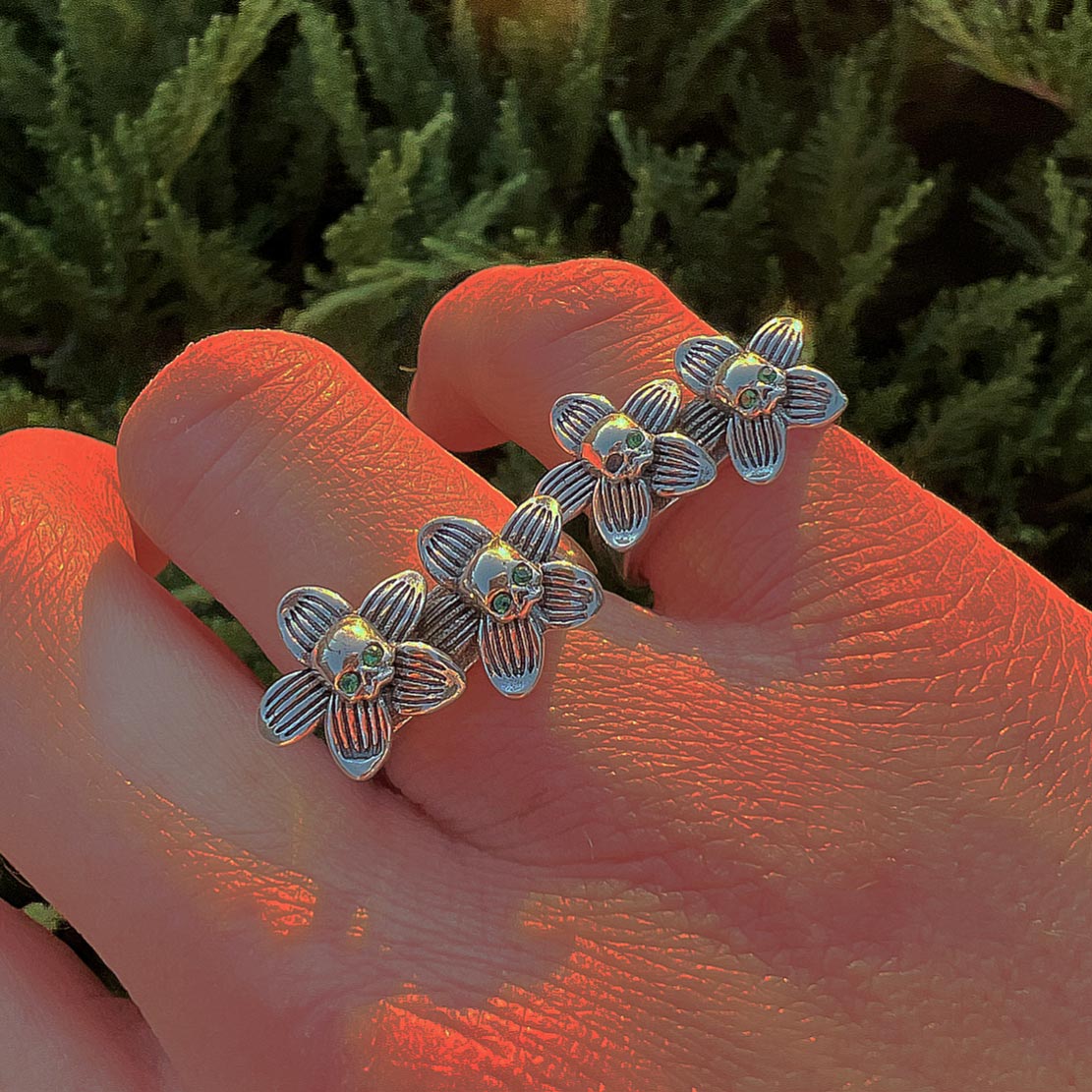 Sliver Twin Skull Blossom Pinky Ring