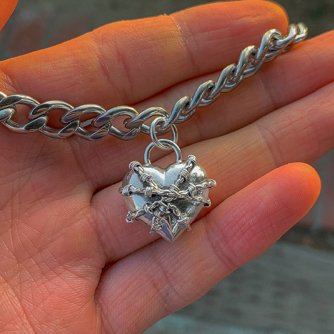SILVER GUARDED HEART WITH CHAIN